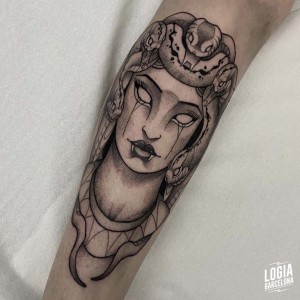 tatuaje_pierna_medusa_logiabarcelona_toni_dimoni